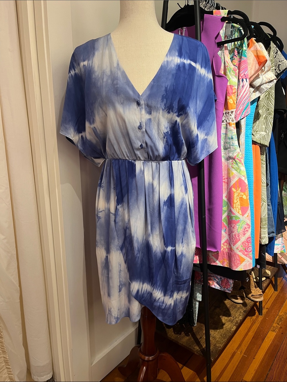 Alice + Olivia Blue and White Tie-Dye V‑Neck Mini Dress